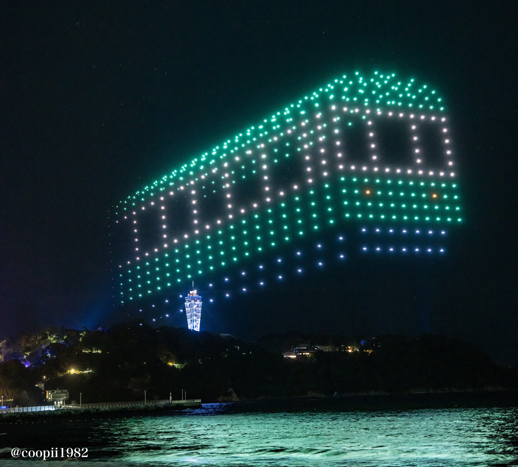夜空を走る江ノ電